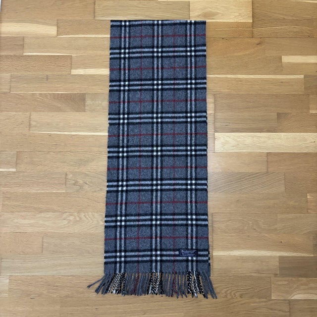 Burberry Grey Classic 100% Lambswool Scarf For Sale - Image 9 of 13