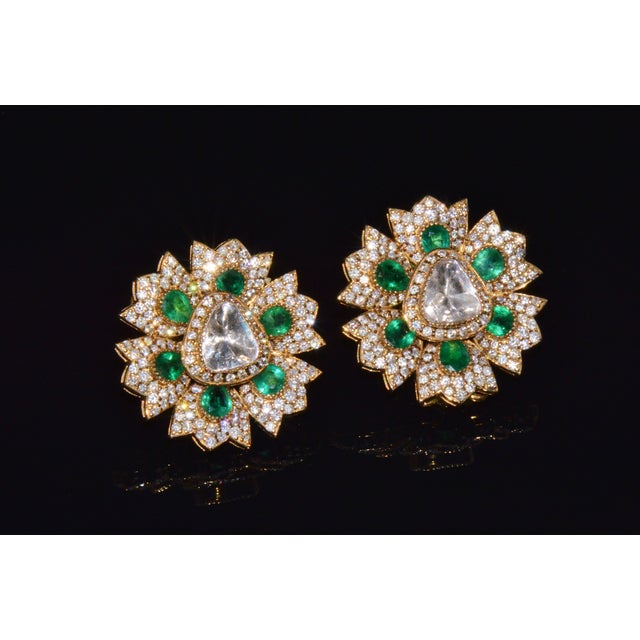 Metal Late 20th Century Pair of Estate Natural 6.40cts Diamond & Emerald Solid 18k Gold Floral Earrings For Sale - Image 7 of 13