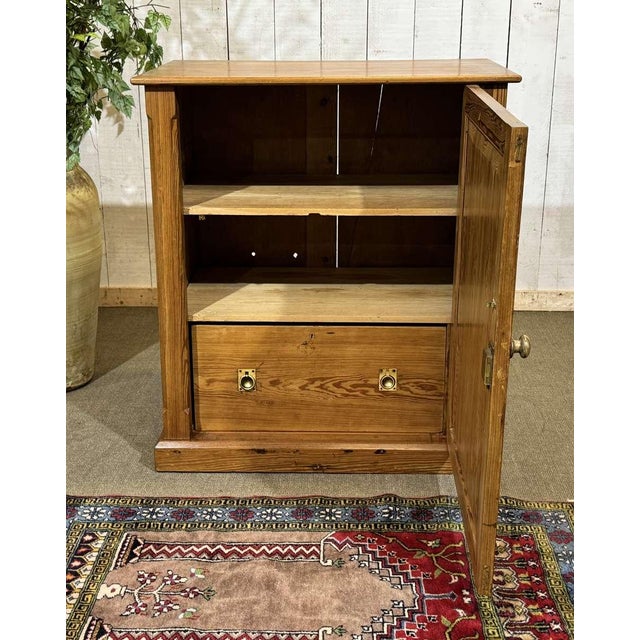 20th Century English Single-Door Sideboard in Pitch Pine For Sale - Image 6 of 13