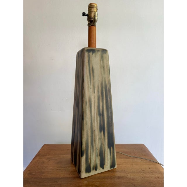 Taupe 1970s Mid-Century Modern Studio Pottery Lamp With Shade and Finial For Sale - Image 8 of 10