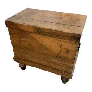 1860s English Pine Antique Ice Box With Zinc-Lined Interior on Turned Legs