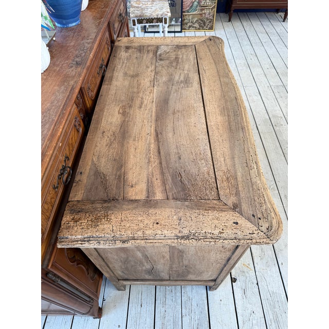 Tan 18th Century French Louis XV Walnut Bleached Chest of Drawer / Commode For Sale - Image 8 of 12