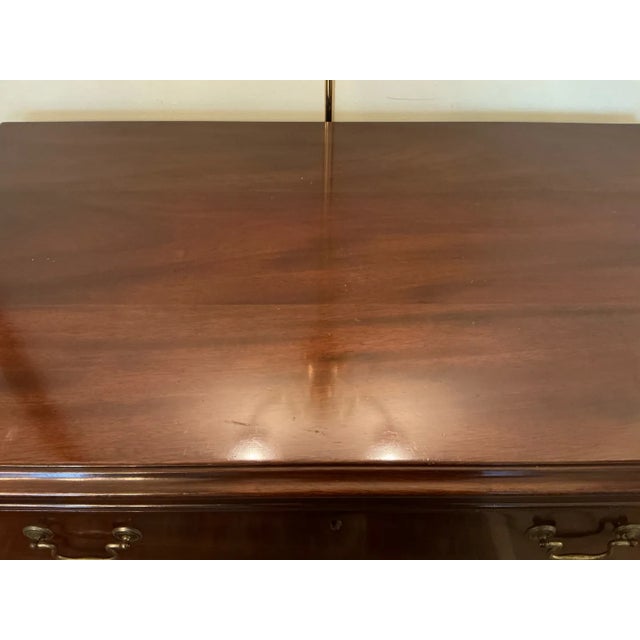 1990s Kittinger Mahogany Four-Drawer Bachelor Chests, Matched Pair For Sale In Baltimore - Image 6 of 16