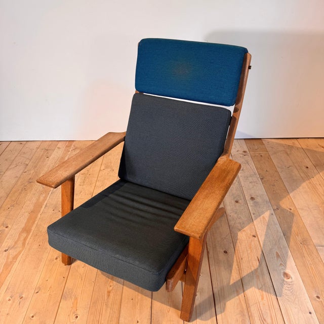 GE-375 Lounge Chair by Hans Wegner for Getama For Sale - Image 3 of 9
