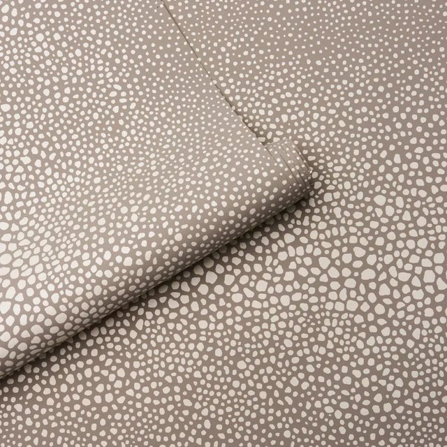 Schumacher Schumacher x Celerie Kemble Fickle Texture Wallpaper in Sand For Sale - Image 4 of 4