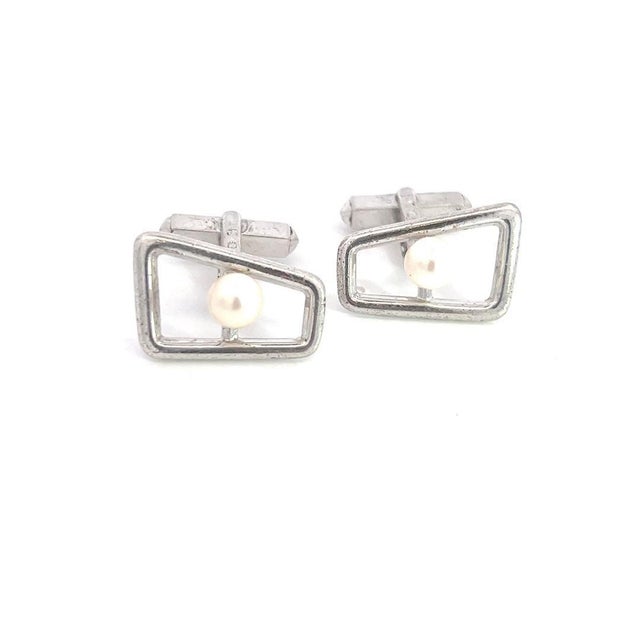 Mikimoto Estate Akoya Pearl Cufflinks Sterling Silver 6 mm M387 These elegant Authentic Mikimoto Estate Akoya pearl...