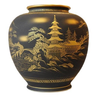 Large Contemporary Japanese vase For Sale
