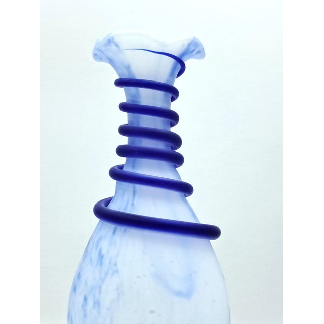 Art Deco Vintage Handcrafted White and Blue Swirl Bud Art Glass Vase For Sale - Image 3 of 10