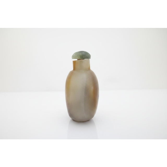 Chinese Natural Silhouette Shadow Agate Snuff Bottle With Green Stopper For Sale In Portland, OR - Image 6 of 10