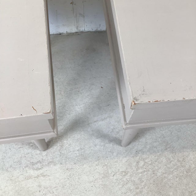 Mid 20th Century Pair of Painted American of Martinsville Nightstands With Tapered Legs For Sale - Image 10 of 12