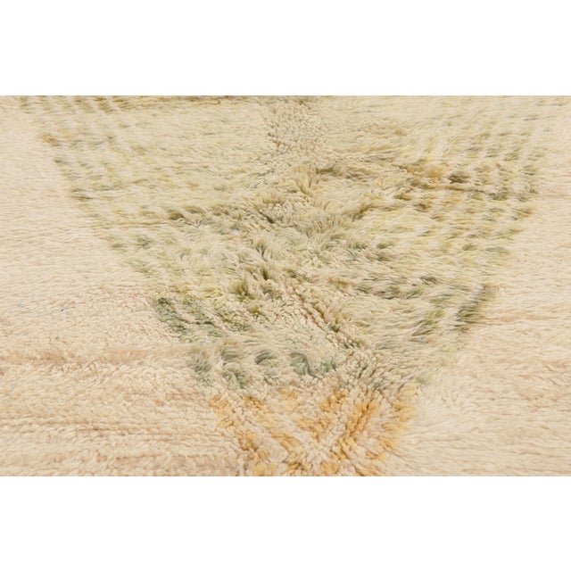 Early 21st Century Contemporary Beni Mrirt Moroccan Rug, 07'01 X 09'00 For Sale - Image 5 of 10