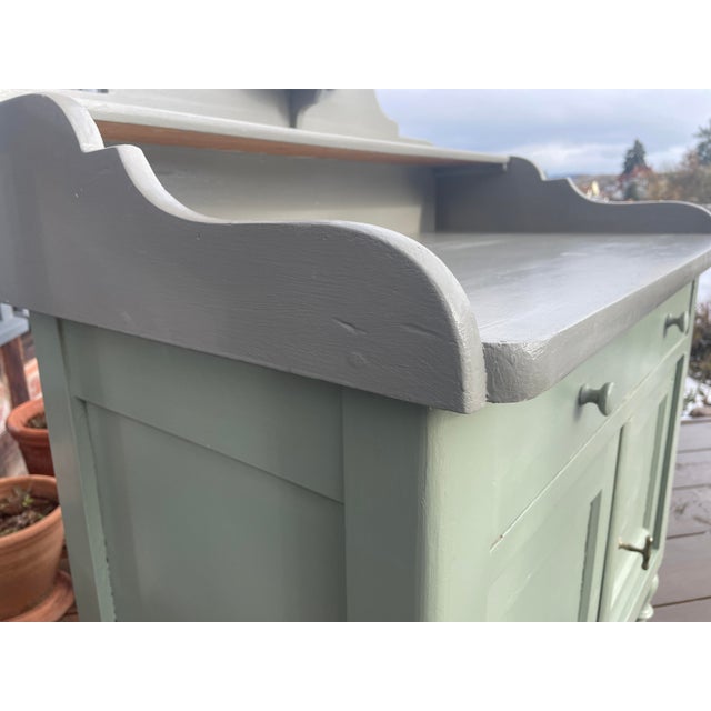 This charming chest of drawers has been given a fresh coat of paint, and the inside has been completely sanded. Width: 83...