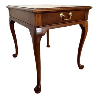 Vintage 1992 Hickory Chair Mahogany Queen Anne Side Table For Sale