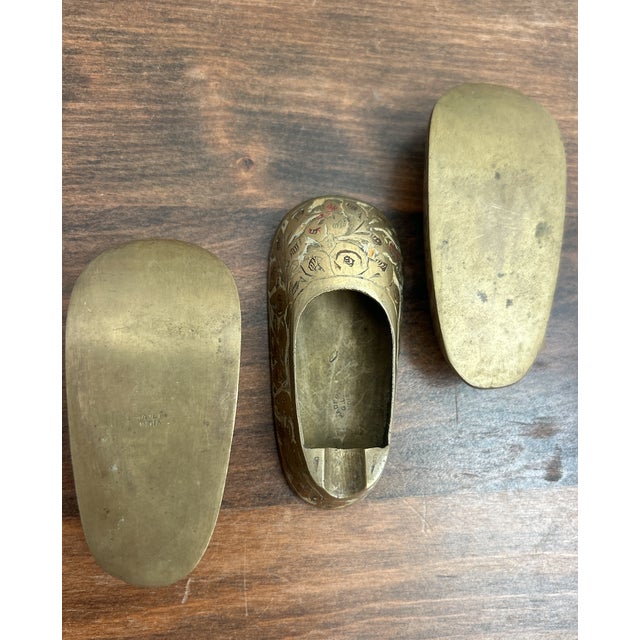 Set of Three Vintage Brass Shoe-Shaped Pocket Ashtrays Made in G. L. India For Sale - Image 17 of 18