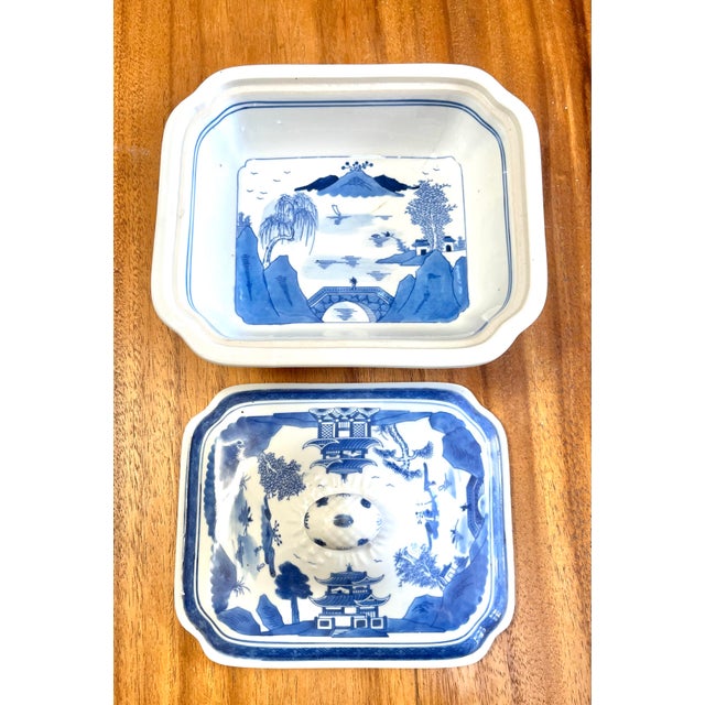 Chinoiserie Vintage Chinoiserie Blue and White Canton Pattern Covered Tureen For Sale - Image 3 of 8