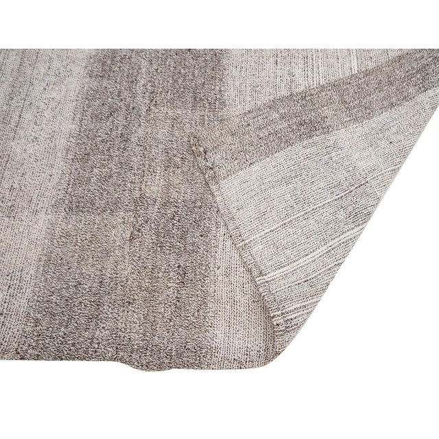 Mid 20th Century Vintage Gray Modern Turkish Kilim Rug For Sale - Image 5 of 7