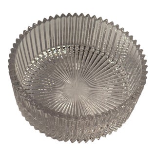Large Ribbed Glass Serving Bowl With Sunburst Base – Mid Century Modern Style For Sale