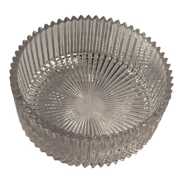 Large Ribbed Glass Serving Bowl With Sunburst Base – Mid Century Modern Style For Sale