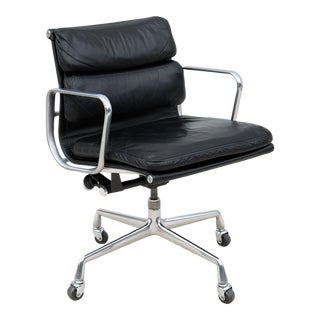 Vintage Mid-Century Modern Herman Miller Eames Soft Pad Black Management Chair For Sale