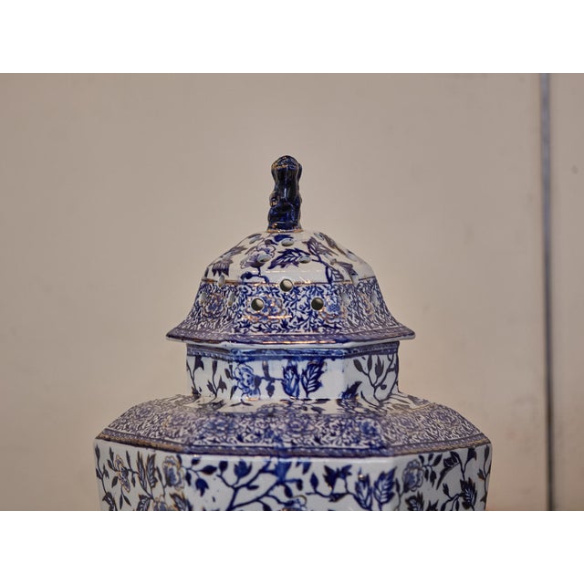 English 19th Century Blue and White Porcelain Lidded Pot Pourri Pots with Dogs For Sale - Image 4 of 12