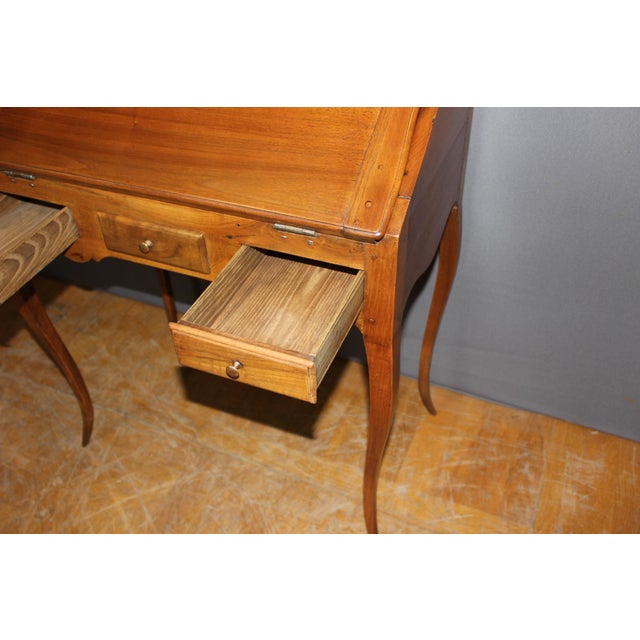Louis XV Dos d'Âne Secretaire in Walnut, 18th Century For Sale - Image 6 of 14