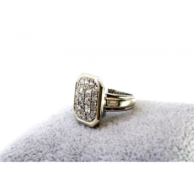 White Gold Ring with Brilliant-Cut Diamonds and Cut-Out Corners For Sale - Image 3 of 10