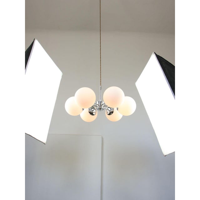 Takes 6x regular size e27 light bulb (not included). A standard e26 american/canadian size also fits (tested). Works with...