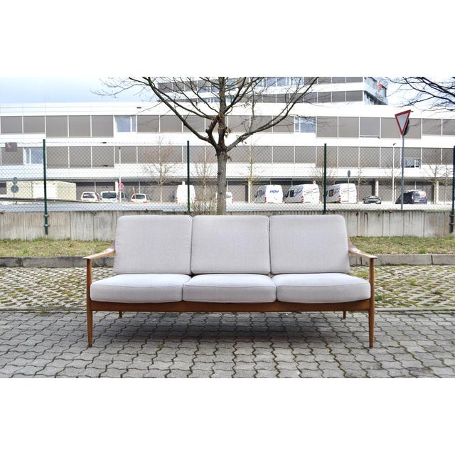 White Mid-Century Walnut Sofa from Knoll Antimott, 1960s For Sale - Image 8 of 17