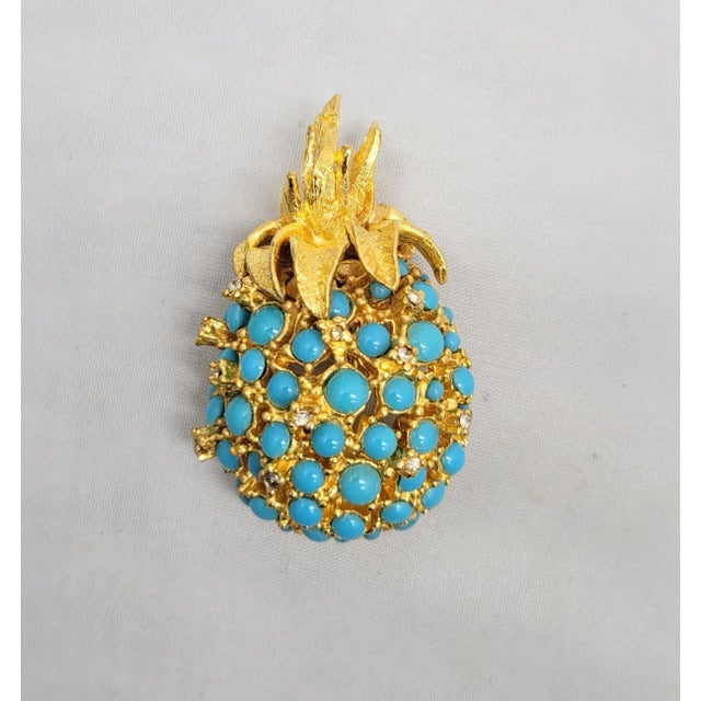 Mid-Century Modern Vintage Signed Alice Caviness Goldtone Faux-Turquoise Cabochon Pineapple Brooch For Sale - Image 3 of 7