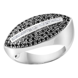 0.8 Carat Black and White Diamond Ring 18 Karat White Gold, Size 7 For Sale