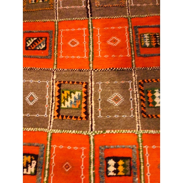 Berber Medium Rug Tribal Handwoven Wool 100% Organic Dye For Sale In New York - Image 6 of 9