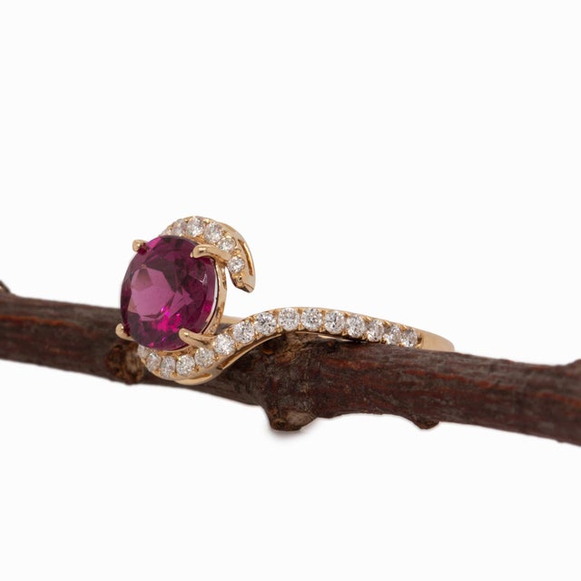 2020s 1.4cts Purple Garnet Ring With Natural Diamonds Accents: Solid 14k Gold, 7mm For Sale - Image 5 of 8