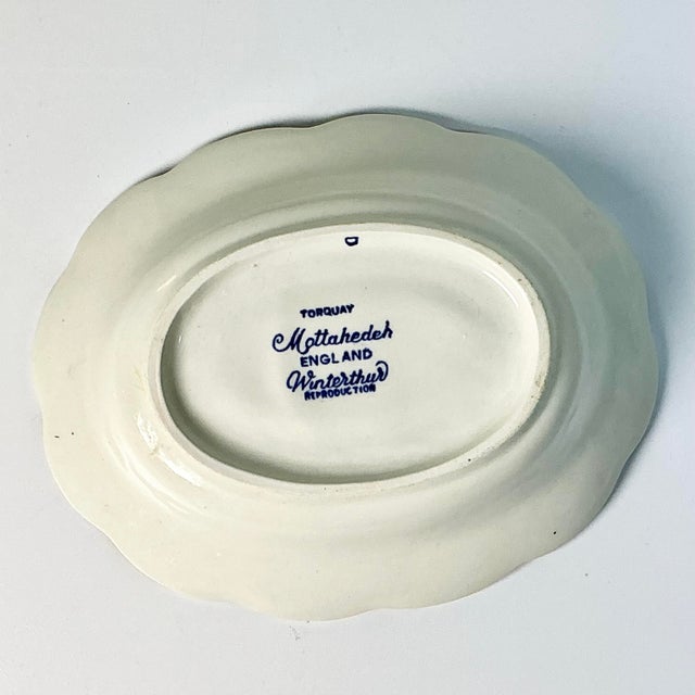 1990s Vintage English Coastal Boho Chic Mottahedeh Torquay Scalloped Rim Serving Bowl. For Sale - Image 9 of 9