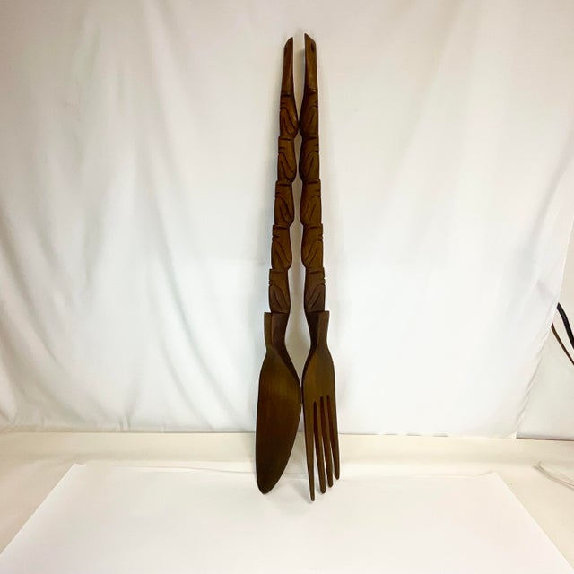 1970s Vintage Boho Chic Coastal Tiki Island Style Hand-Carved Wooden Fork & Spoon Sculptural Wall Objects - A Pair For Sale - Image 9 of 9