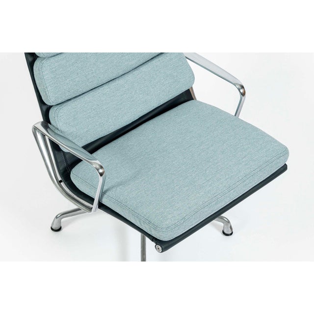 Eames Soft Pad Recliner for Herman Miller, Blue Gray Aluminum Group Lounge Chair For Sale - Image 12 of 17