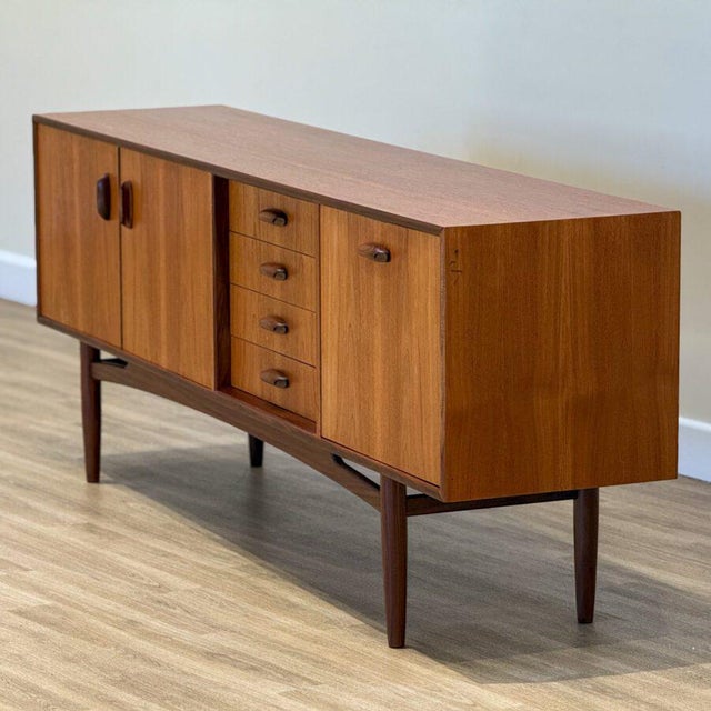 Brasilia Sideboard in Teak by Victor Wilkins for G-Plan, 1960s For Sale - Image 11 of 17