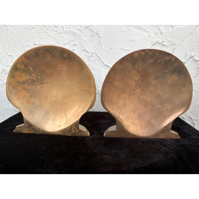 Vintage Brass Scallop Shell Bookends by Andrea by Sadak – Nautical Art Deco Set of 2 For Sale - Image 4 of 8