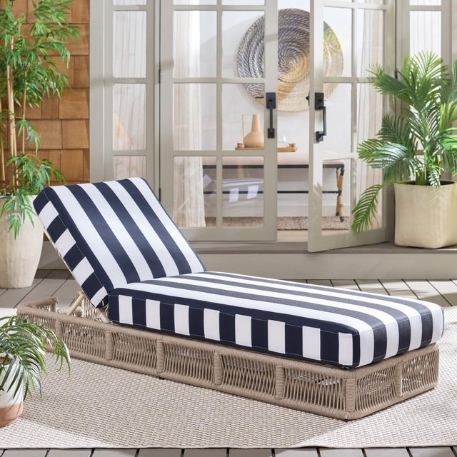 Transform your outdoors into a staycation oasis with this stunning Gillian Sunlounger. Coastally styled with woven heather...