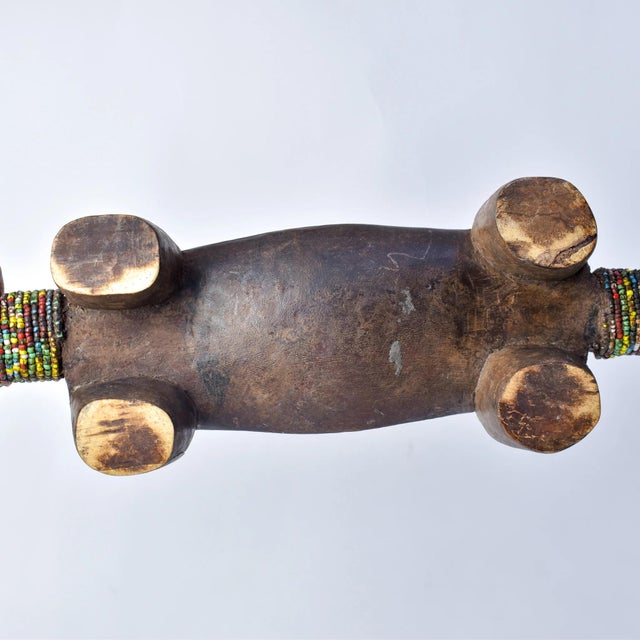 Brown Early 20th Century Nyamwezi Wooden Headrest with Glass Bead Decoration Tanzania For Sale - Image 8 of 16
