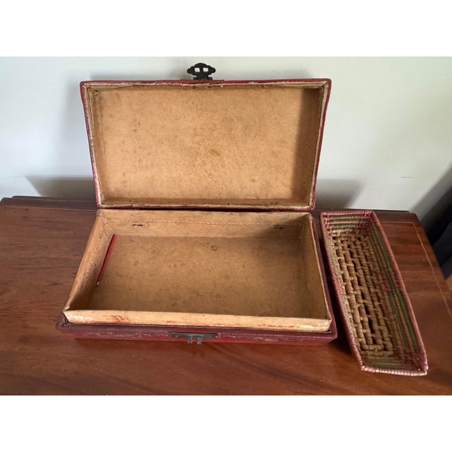 Antique Late Qing–Early Republic Chinese Red Leather Wedding Box With Double Happiness Motif, C. 1900 For Sale In New York - Image 6 of 12
