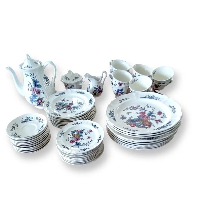 1960s 1960s Williamsburg Potpourri by Wedgwood- 54 Pieces For Sale - Image 5 of 7