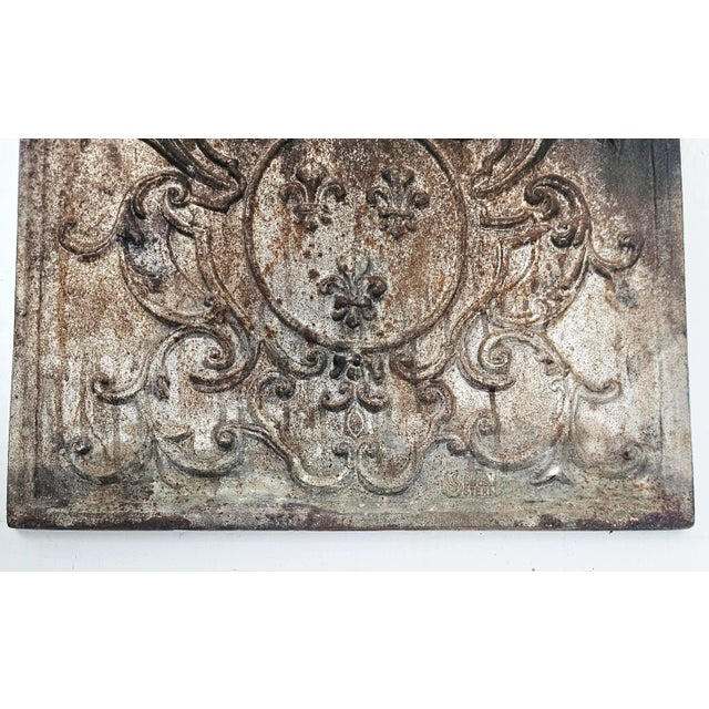 Antique French Cast Iron Fireback With Royal Arms of France - Fabulous Patina For Sale In New York - Image 6 of 9