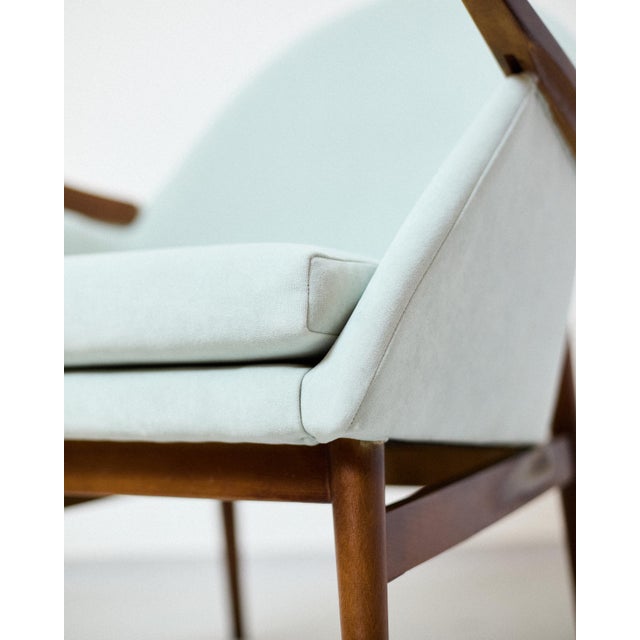 Shell-Shaped Lounge Chair, 1970s For Sale - Image 4 of 7