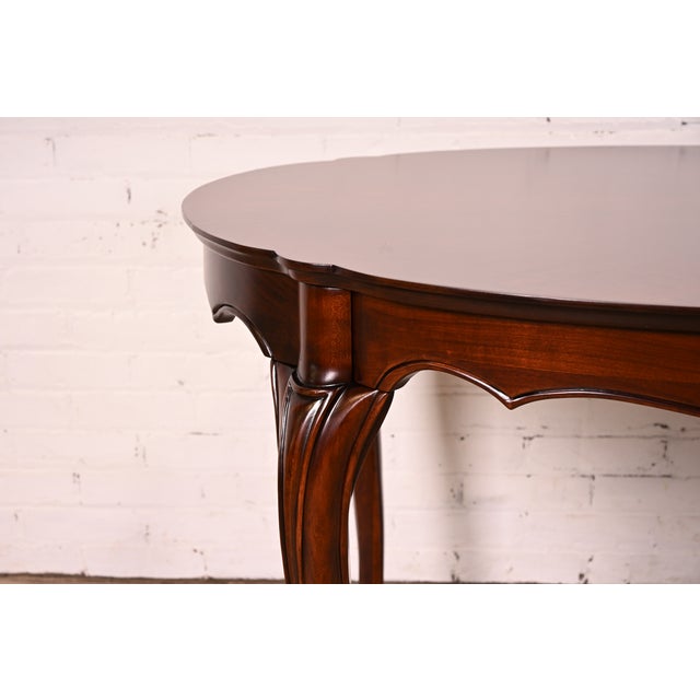 Baker Furniture Style French Provincial Louis XV Carved Cherry Wood Extension Dining Table | Newly Refinished For Sale - Image 12 of 17