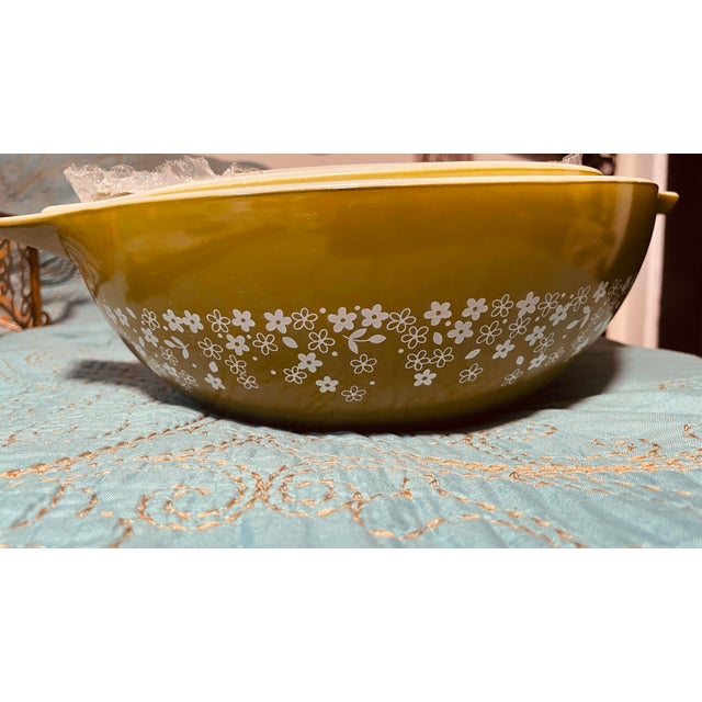 Avocado 1960s Genuine Pyrex Mixing Bowls/ Stamped - Set of 3 For Sale - Image 8 of 9