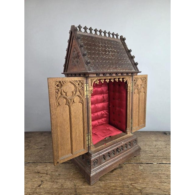 Small Neo-Gothic Style Niche in Finely Carved Oak, 19th For Sale - Image 6 of 12