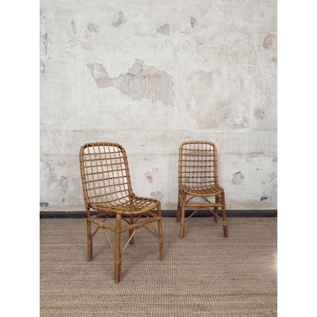 Set of six chairs with a bamboo structure and woven rattan in a grid pattern. Slightly rounded backrest and exposed reed...