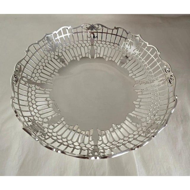 A substantial elizabeth ii sterling silver fruit, bread or cake bowl by viner’s ltd, hallmarked in sheffield for 1962....