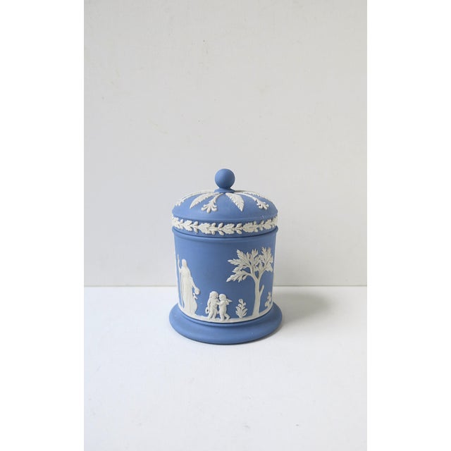 Mid 20th Century Wedgwood Jasperware Box Neoclassical Style For Sale - Image 5 of 11