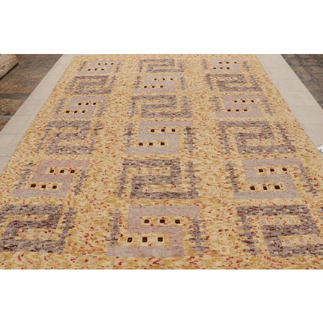 Originating from India, this hand-knotted contemporary pile rug hails from Rug & Kilim’s Scandinavian-inspired collection,...